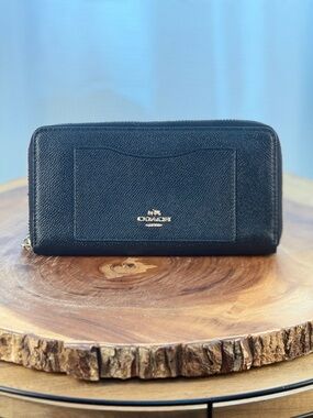 Coach Black Saffiano Leather Slim Zip Around Wallet Gold Hardware EUC